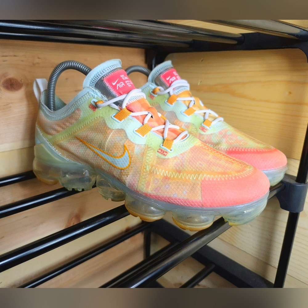 Nike Women’s Air VaporMax Lightweight Athletic Sneakers - Coral/Green